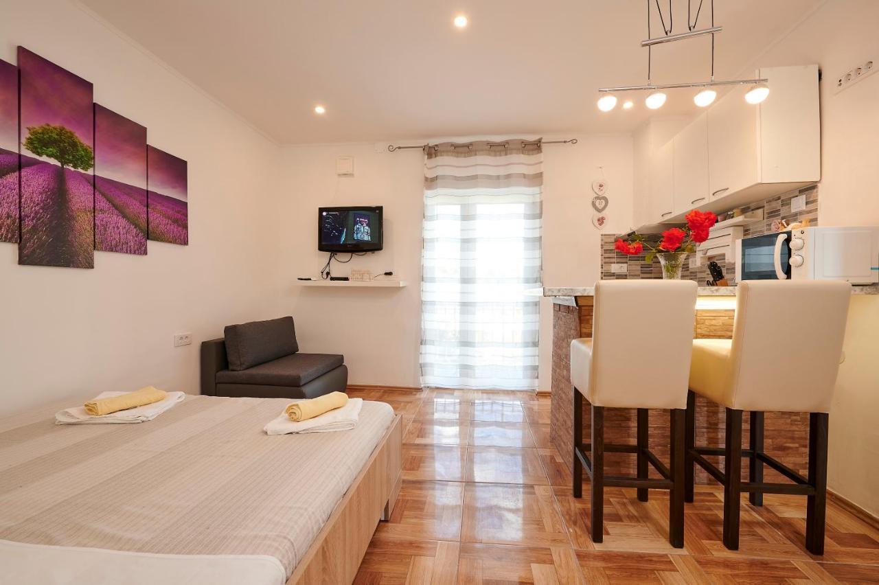 Apartments Lucija Trogir Eksteriør bilde