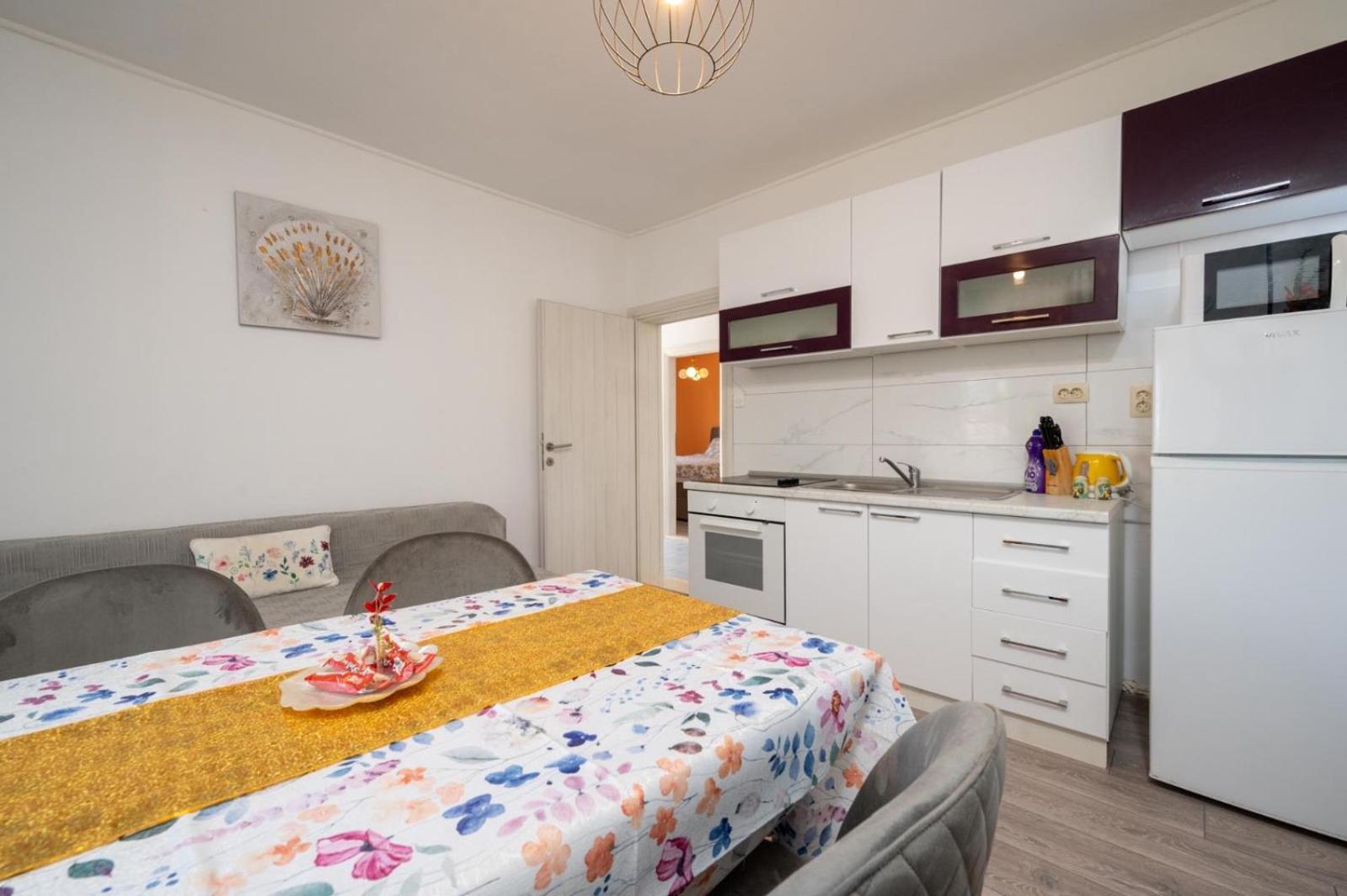 Apartments Lucija Trogir Eksteriør bilde