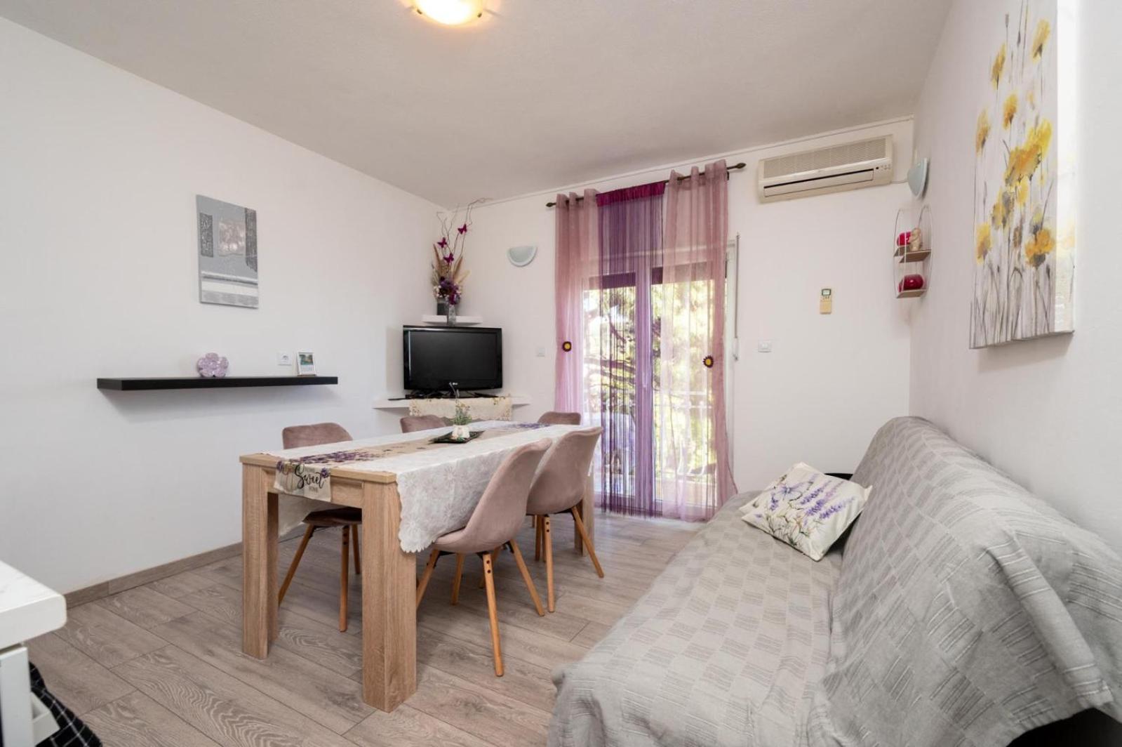 Apartments Lucija Trogir Eksteriør bilde