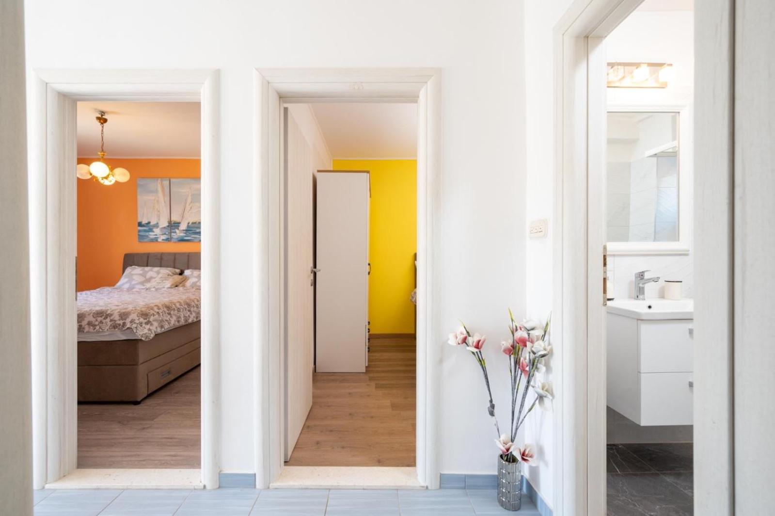 Apartments Lucija Trogir Eksteriør bilde