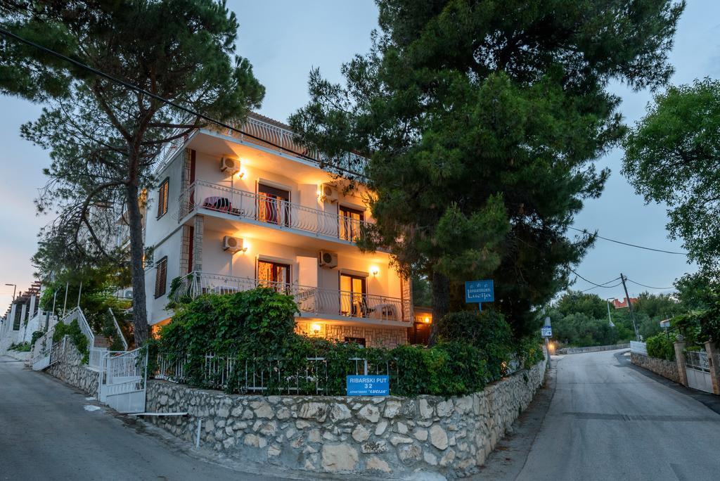 Apartments Lucija Trogir Eksteriør bilde
